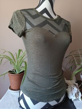 Sweetheart Mesh Green Gold Top